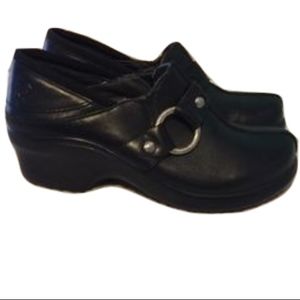 EUC Ariat black leather slip on shoes size 6.5